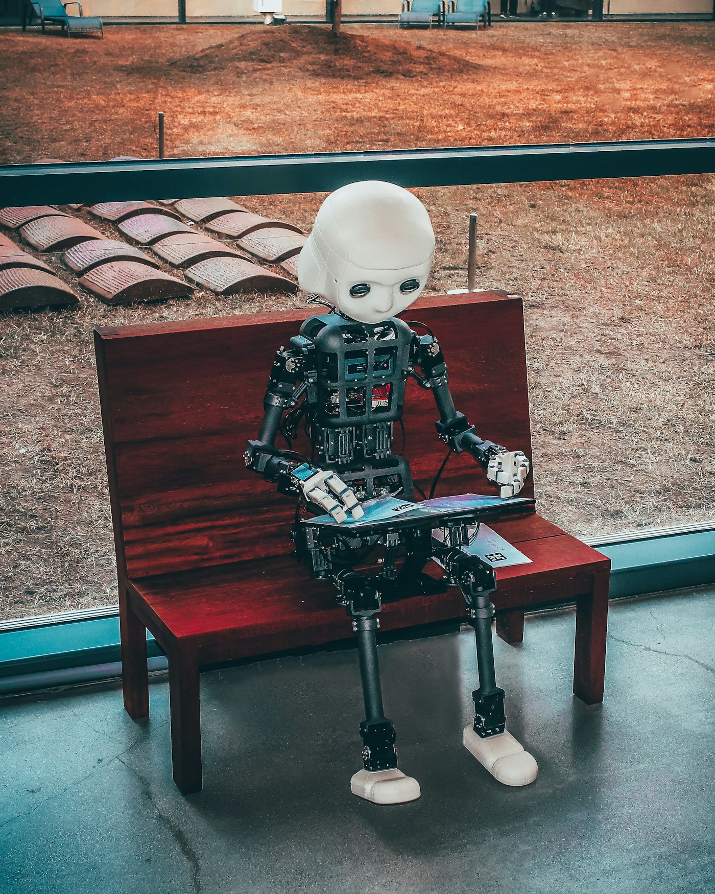 图三 · Karpathy KB · 知识写进神经网络的权重里